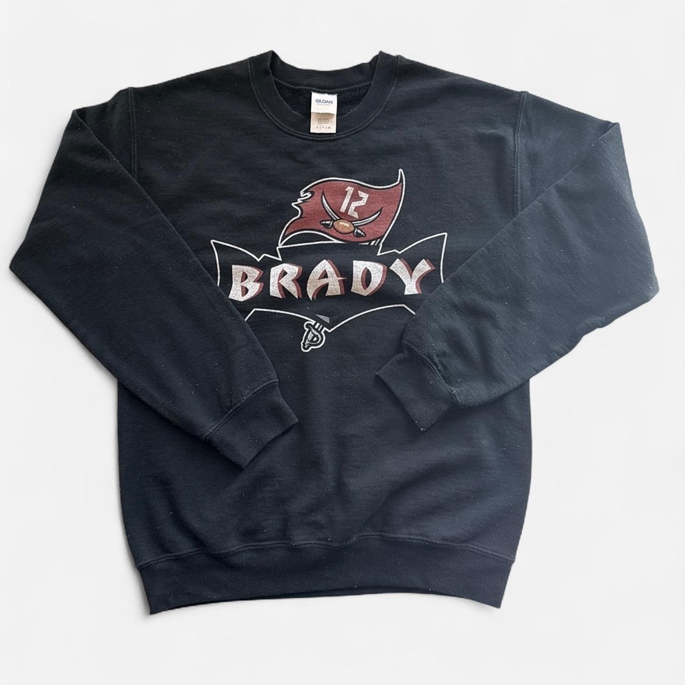 Tom Brady Tampa Bay Buccaneers black crewneck sweatshirt, Gildan, size S